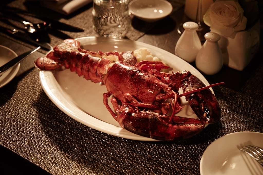 Windsor Hotel Тайджун Ресторант снимка A grilled cuttlefish