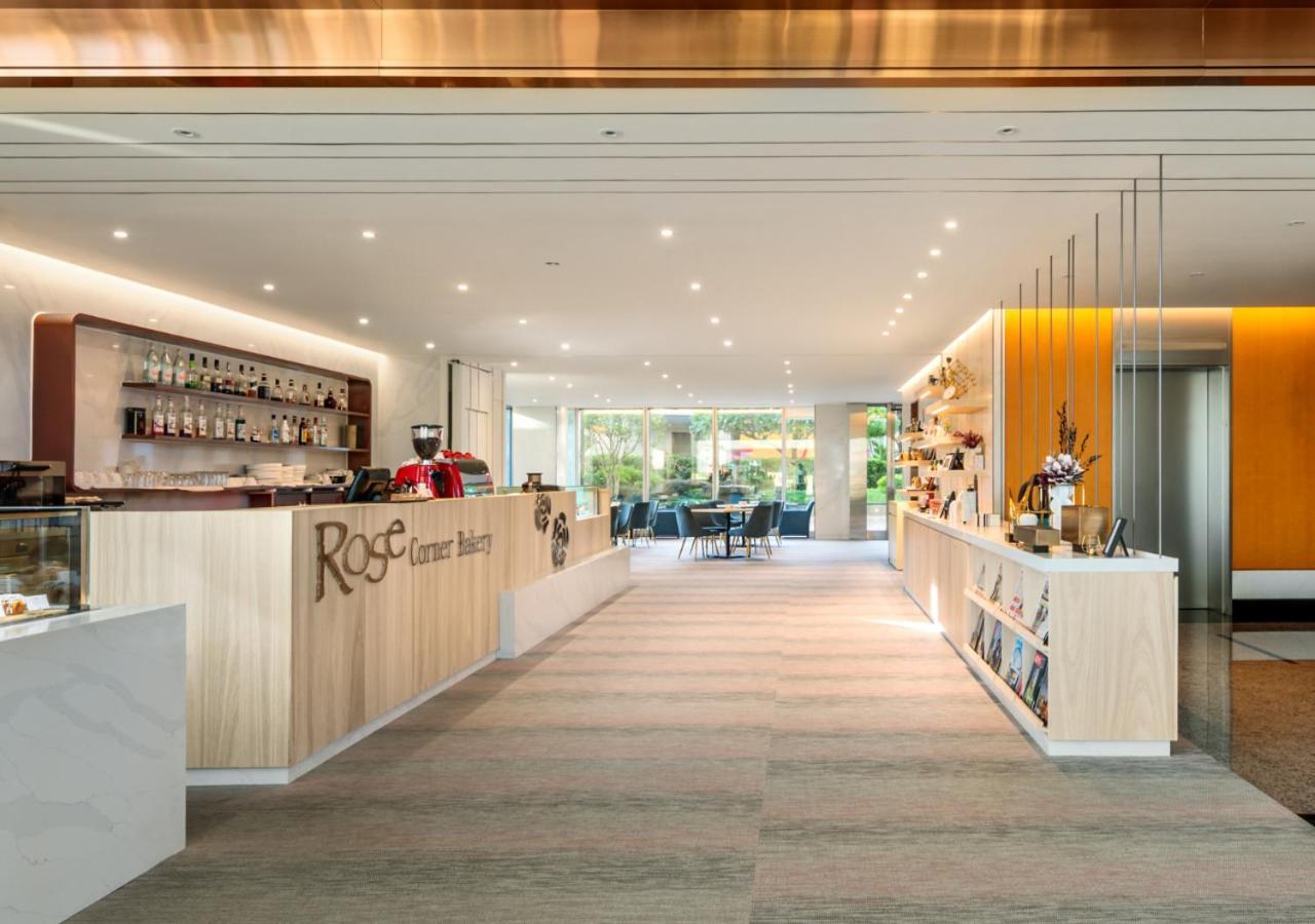 Windsor Hotel Тайджун Екстериор снимка Rose Lounge at Zurich Airport