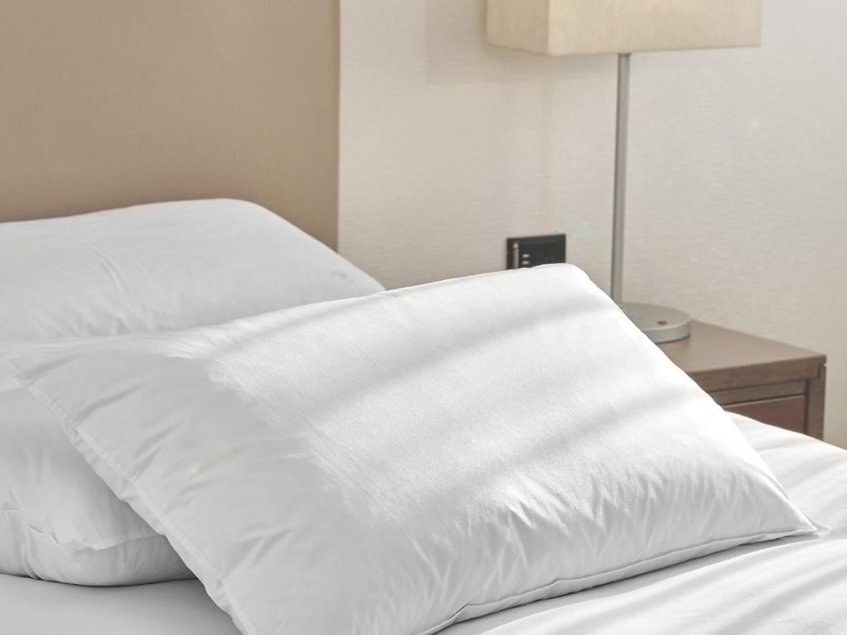 Windsor Hotel Тайджун Екстериор снимка A pillow