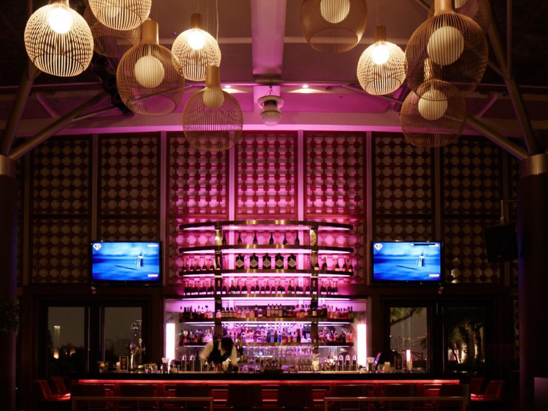 Windsor Hotel Тайджун Екстериор снимка The bar at the nightclub