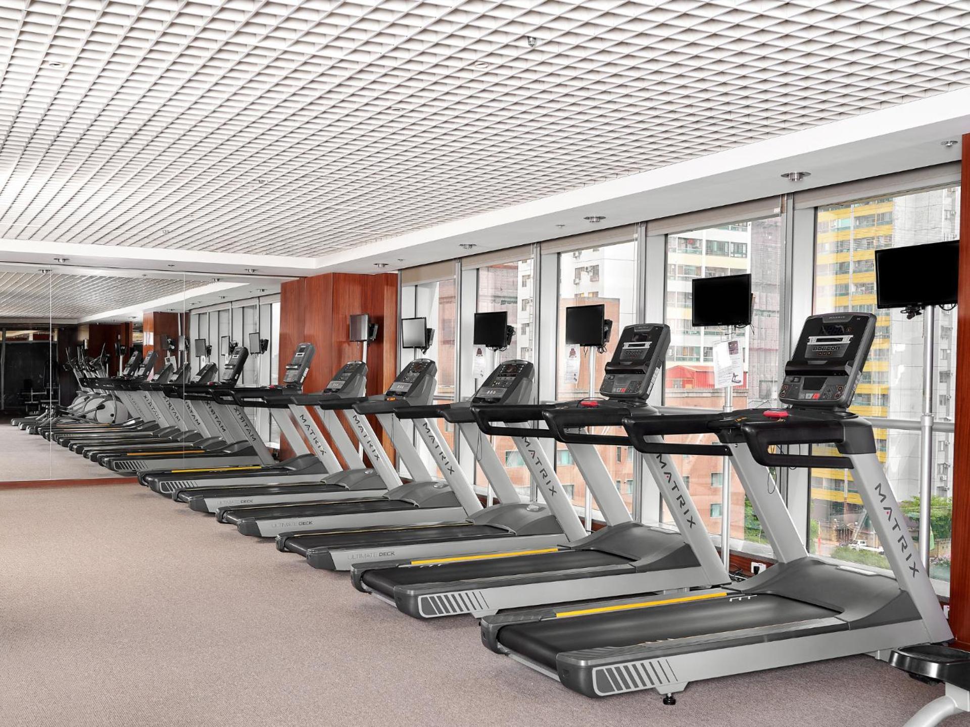 Windsor Hotel Тайджун Екстериор снимка A row of treadmills