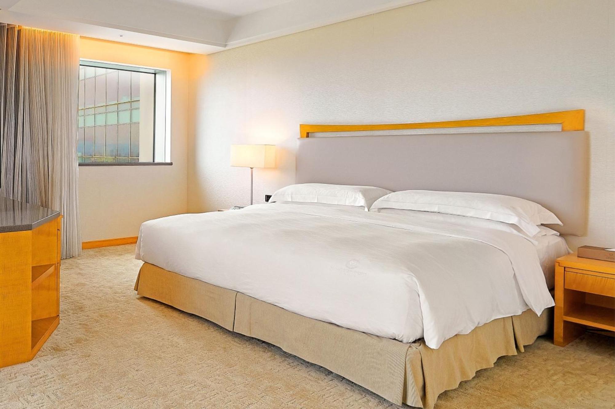 Windsor Hotel Тайджун Стая снимка A bedroom at the hotel
