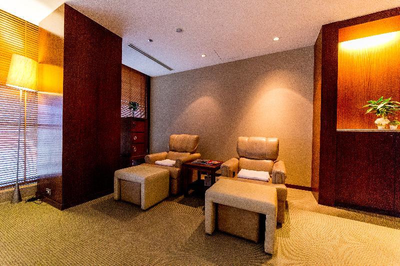 Windsor Hotel Тайджун Екстериор снимка A foot reflexology room at a spa